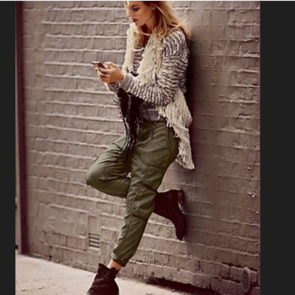 Relaxed cargos army green